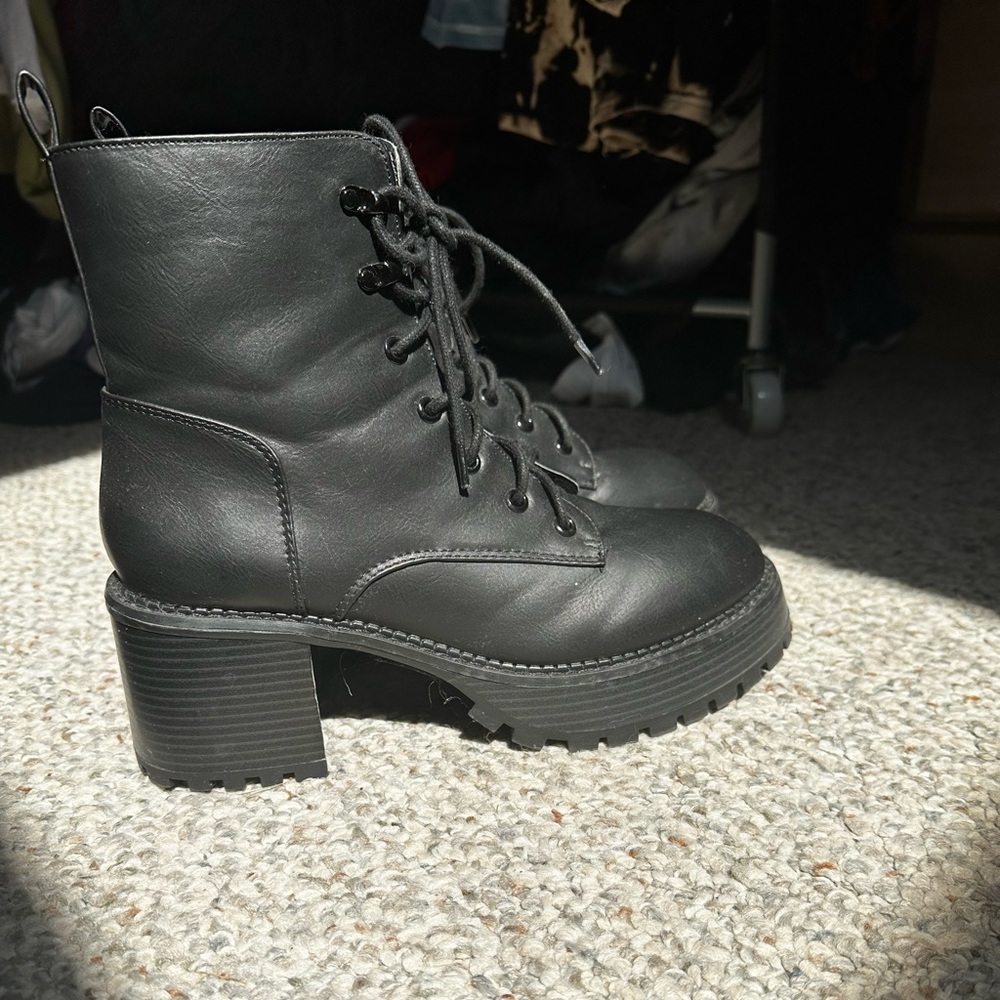 Mia black heeled boots